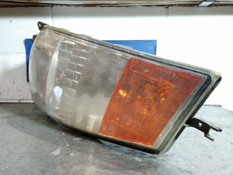 Recambio de faro derecho para nissan cabstar 2.3 e referencia OEM IAM   