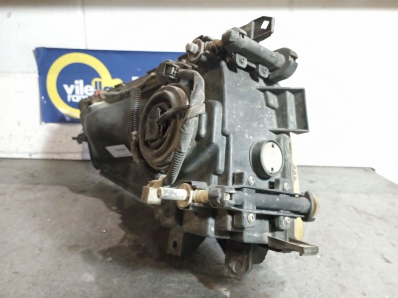 Recambio de faro derecho para nissan cabstar 2.3 e referencia OEM IAM   