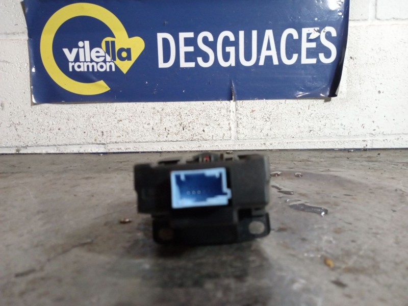 Recambio de boton freno de mano electrico para renault scenic ii referencia OEM IAM   