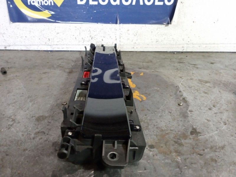 Recambio de cuadro instrumentos para renault scenic ii referencia OEM IAM P8200451505A  