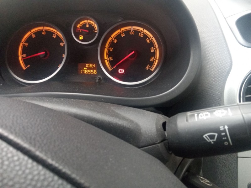 opel corsa d del año 2009