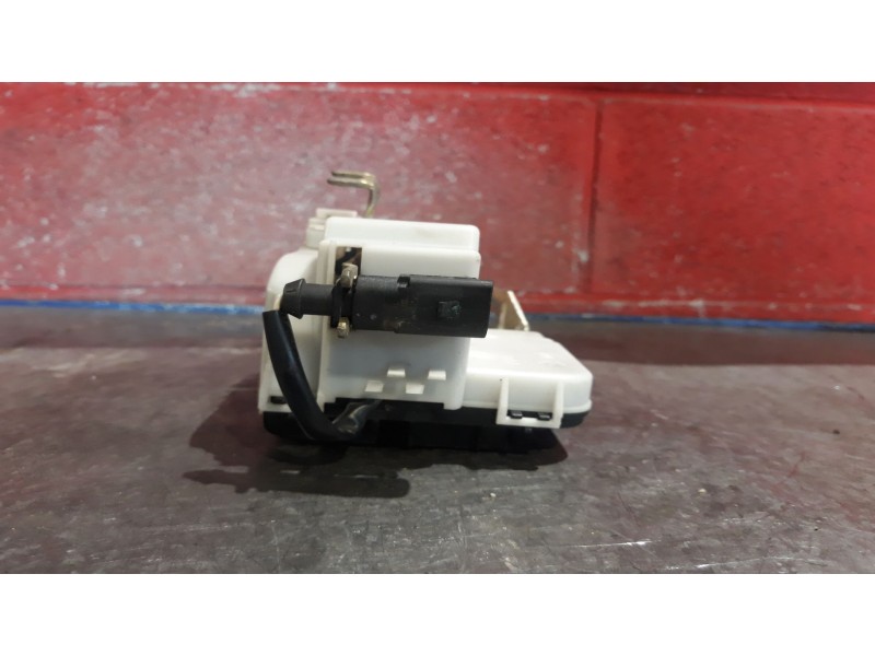 Recambio de cerradura puerta delantera izquierda para seat ibiza (6k1) sport referencia OEM IAM    Recambio de cerradura puerta delantera izquierda para seat ibiza (6k1) sport referencia OEM IAM