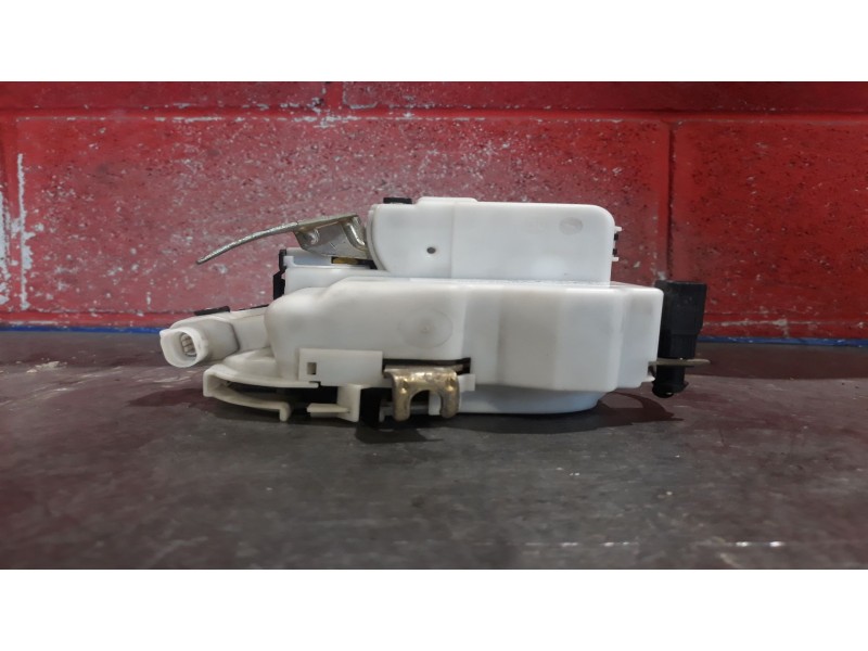 Recambio de cerradura puerta delantera izquierda para seat ibiza (6k1) sport referencia OEM IAM    Recambio de cerradura puerta delantera izquierda para seat ibiza (6k1) sport referencia OEM IAM