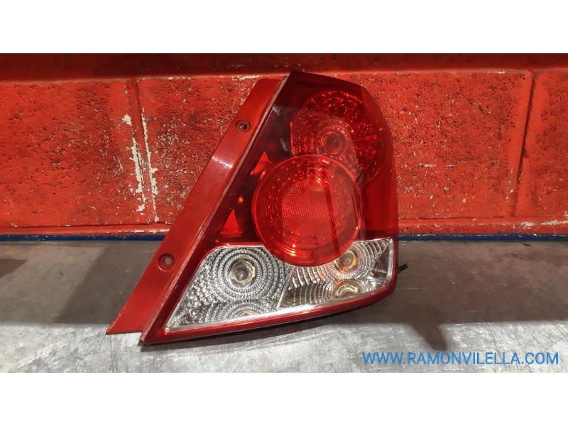 Recambio de piloto trasero derecho para daewoo kalos 1.2 se | 04.03 - 12.04 1.2 se | 04.03 - 12.04 referencia OEM IAM   