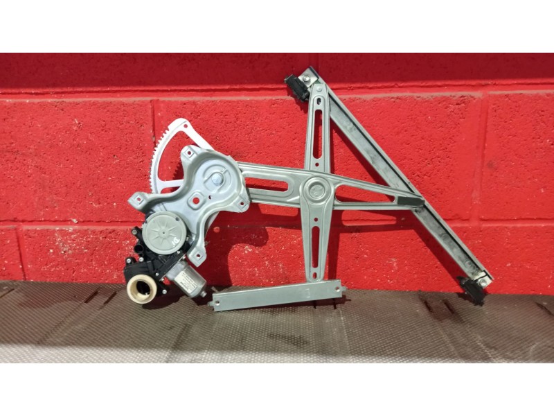 Recambio de elevalunas delantero izquierdo para toyota yaris (ksp9/scp9/nlp9) 1.4 turbodiesel cat referencia OEM IAM    Recambio de elevalunas delantero izquierdo para toyota yaris (ksp9/scp9/nlp9) 1.4 turbodiesel cat referencia OEM IAM