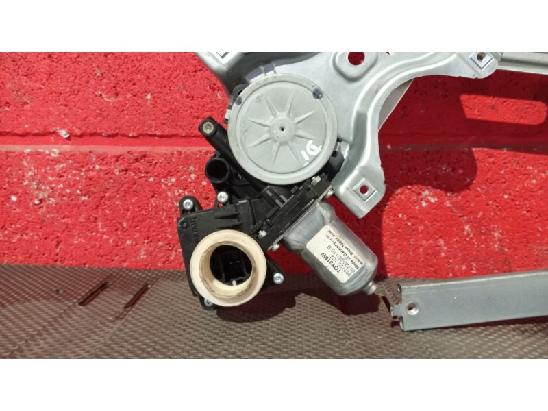 Recambio de elevalunas delantero izquierdo para toyota yaris (ksp9/scp9/nlp9) 1.4 turbodiesel cat referencia OEM IAM    Recambio de elevalunas delantero izquierdo para toyota yaris (ksp9/scp9/nlp9) 1.4 turbodiesel cat referencia OEM IAM