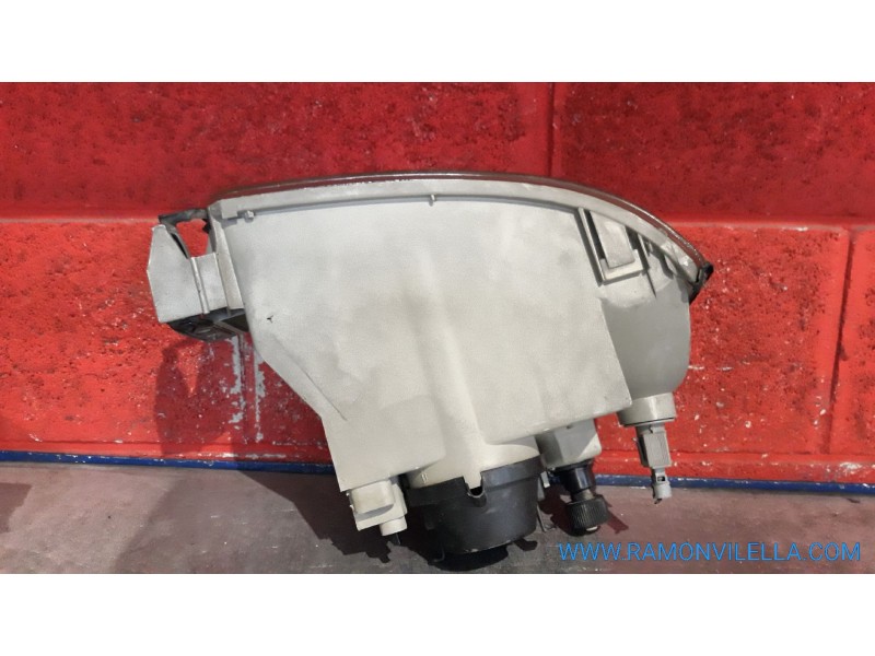 Recambio de faro izquierdo para renault clio 1.2 referencia OEM IAM    Recambio de faro izquierdo para renault clio 1.2 referencia OEM IAM