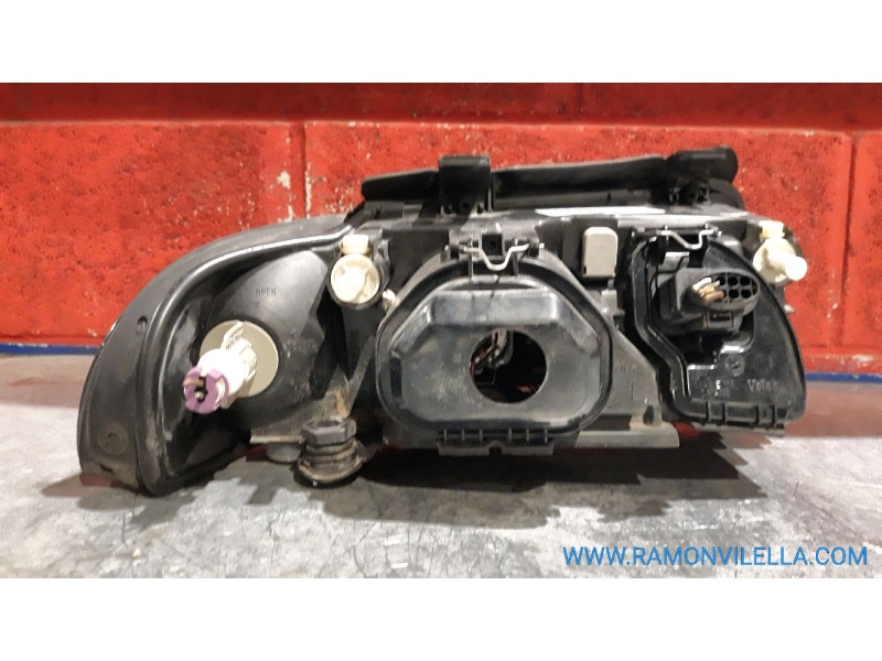 Recambio de faro izquierdo para audi a4 1.8 referencia OEM IAM    Recambio de faro izquierdo para audi a4 1.8 referencia OEM IAM