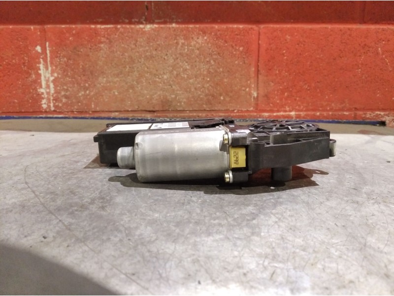 Recambio de motor elevalunas delantero derecho para audi a4 berlina (8e) referencia OEM IAM 8E1959802B   Recambio de motor elevalunas delantero derecho para audi a4 berlina (8e) referencia OEM IAM 8E1959802B