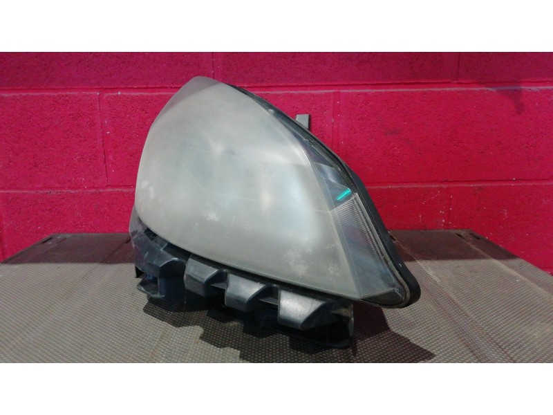 Recambio de faro derecho para renault scenic ii referencia OEM IAM   