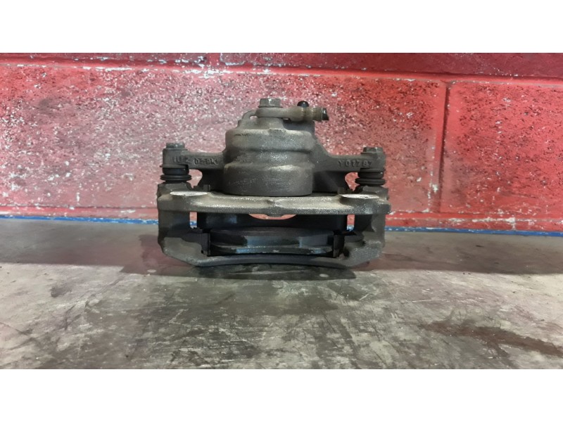 Recambio de pinza freno delantera derecha para toyota aygo (kgb/wnb) blue referencia OEM IAM    Recambio de pinza freno delantera derecha para toyota aygo (kgb/wnb) blue referencia OEM IAM