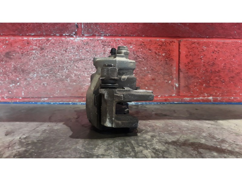 Recambio de pinza freno delantera derecha para toyota aygo (kgb/wnb) blue referencia OEM IAM    Recambio de pinza freno delantera derecha para toyota aygo (kgb/wnb) blue referencia OEM IAM