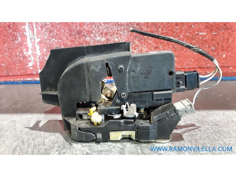 Recambio de cerra. puer. delantero derecha para renault laguna referencia OEM IAM   