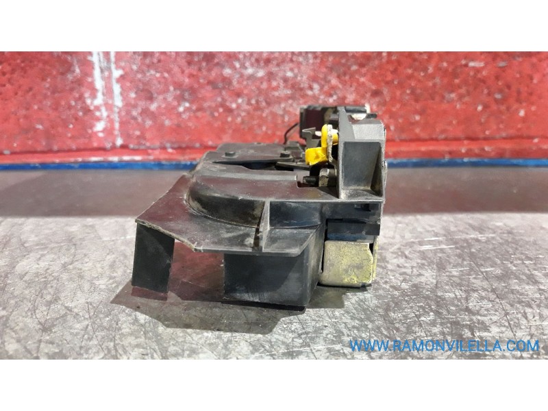 Recambio de cerra. puer. delantero derecha para renault laguna referencia OEM IAM   