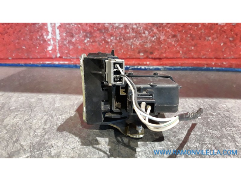 Recambio de cerra. puer. delantero derecha para renault laguna referencia OEM IAM   