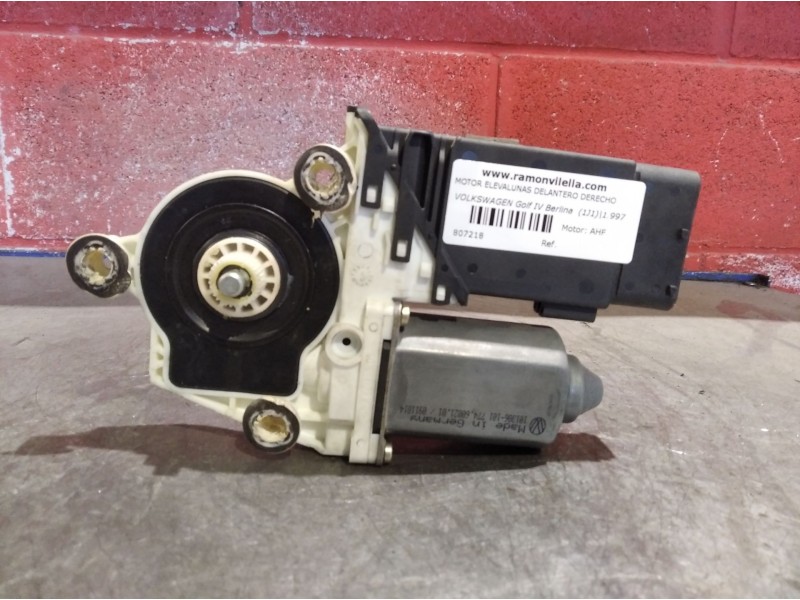 Recambio de motor elevalunas delantero derecho para volkswagen golf iv berlina (1j1) 1.9 tdi referencia OEM IAM 1J1959802D  