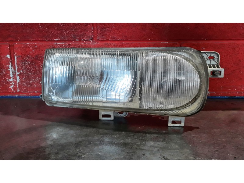 Recambio de faro derecho para nissan serena (c23m) 2.3 diesel | 0.92 - ... 2.3 diesel | 0.92 - ... referencia OEM IAM   