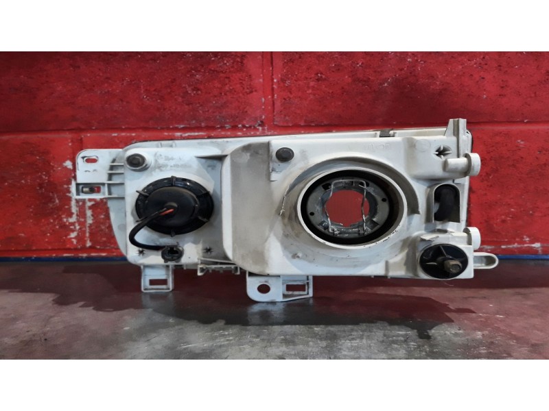 Recambio de faro derecho para nissan serena (c23m) 2.3 diesel | 0.92 - ... 2.3 diesel | 0.92 - ... referencia OEM IAM   