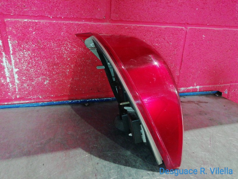 Recambio de piloto trasero derecho para ford fiesta berlina 1.3 cat | 0.95 - 0.99 1.3 cat | 0.95 - 0.99 referencia OEM IAM   