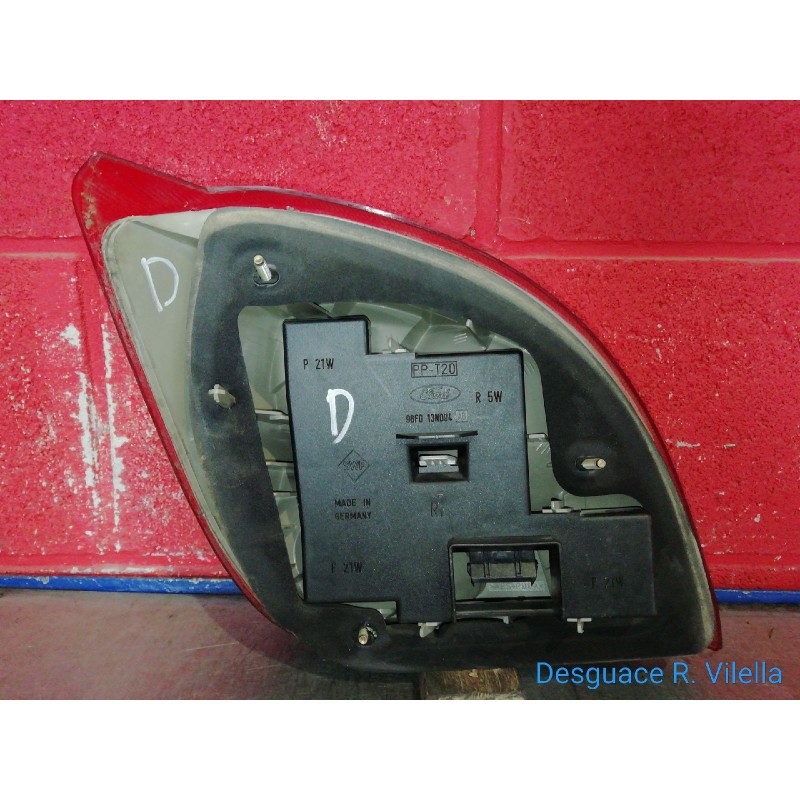 Recambio de piloto trasero derecho para ford fiesta berlina 1.3 cat | 0.95 - 0.99 1.3 cat | 0.95 - 0.99 referencia OEM IAM   