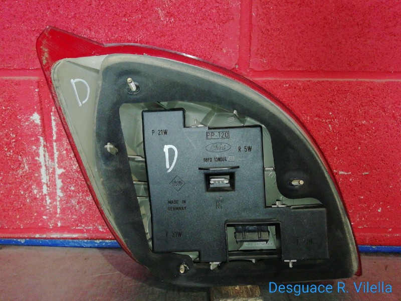 Recambio de piloto trasero derecho para ford fiesta berlina 1.3 cat | 0.95 - 0.99 1.3 cat | 0.95 - 0.99 referencia OEM IAM   