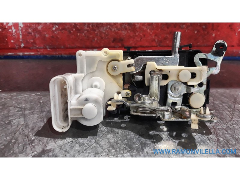 Recambio de cerra. puer. delantero derecha para fiat punto berlina (188) 1.9 d (i) | 08.99 - 12.02 1.9 d (i) | 08.99 - 12.02 ref