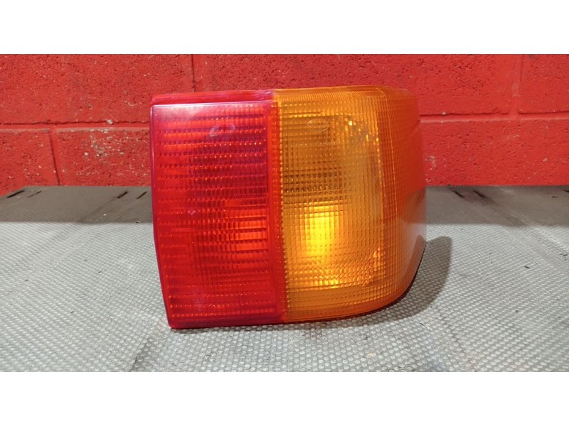 Recambio de piloto trasero derecho para audi 80 (811/813) 1.8 referencia OEM IAM    Recambio de piloto trasero derecho para audi 80 (811/813) 1.8 referencia OEM IAM