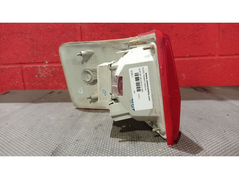 Recambio de piloto trasero derecho para audi 80 (811/813) 1.8 referencia OEM IAM    Recambio de piloto trasero derecho para audi 80 (811/813) 1.8 referencia OEM IAM
