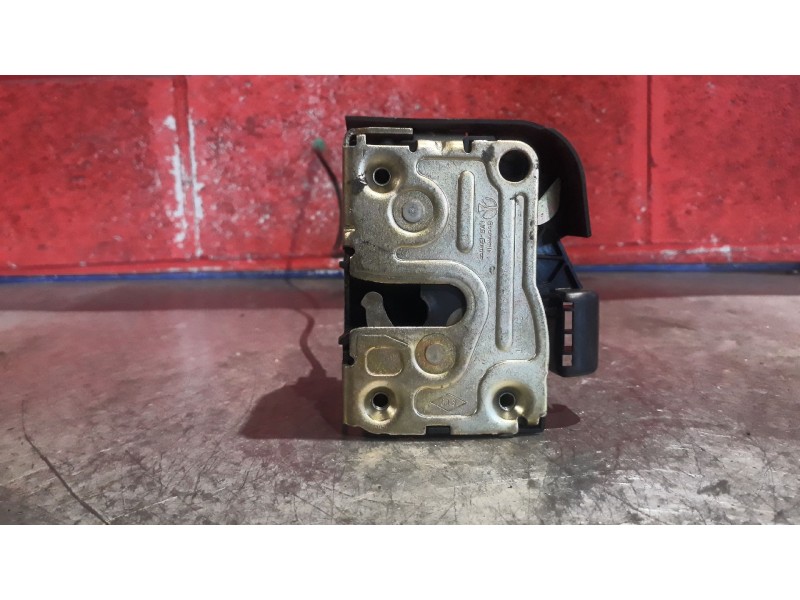 Recambio de cerra. puer. delantero derecha para renault megane classic rn 1.6e referencia OEM IAM   