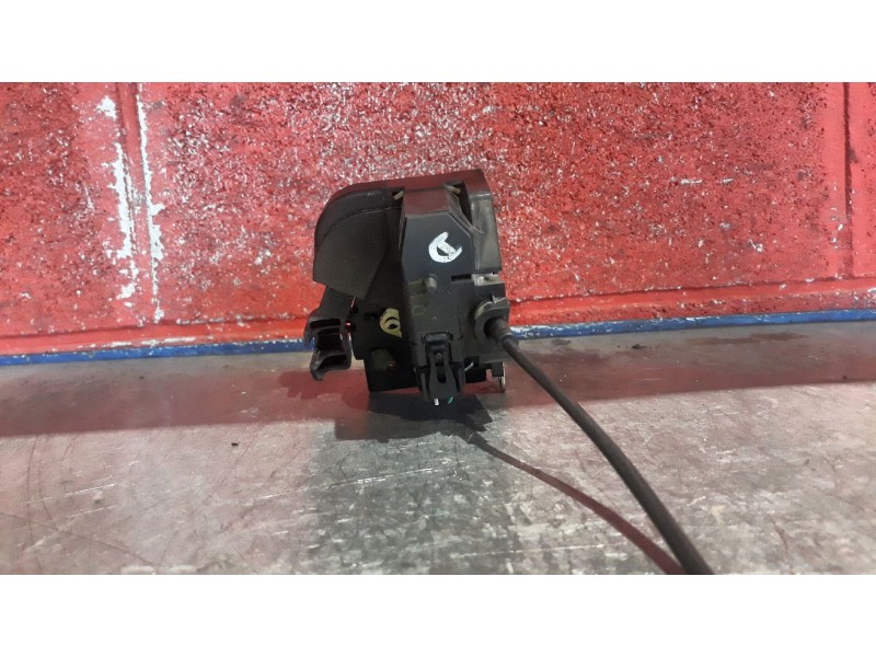 Recambio de cerra. puer. delantero derecha para renault megane classic rn 1.6e referencia OEM IAM   