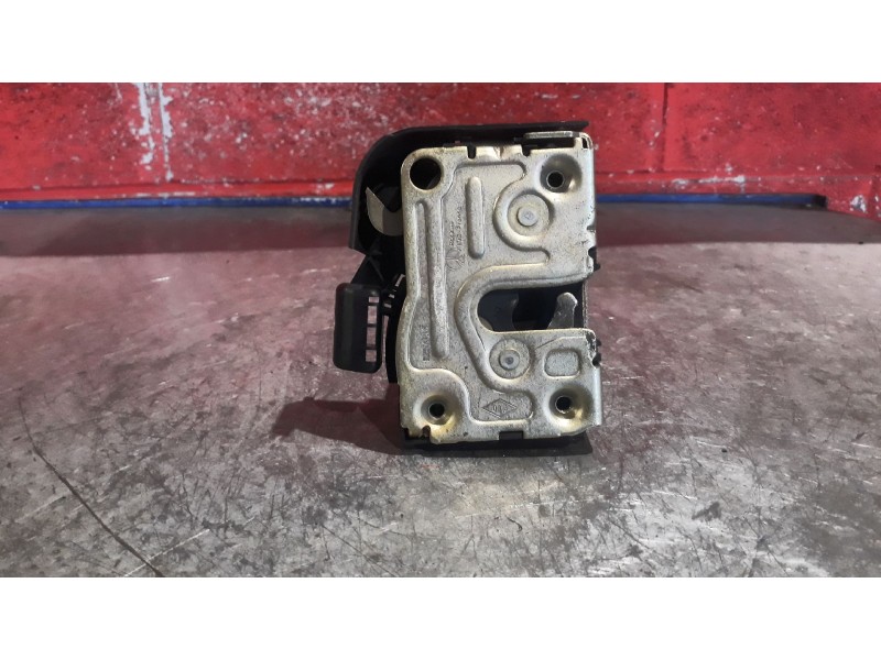 Recambio de cerra. puer. delantero izquierda para renault megane classic rn 1.6e referencia OEM IAM   