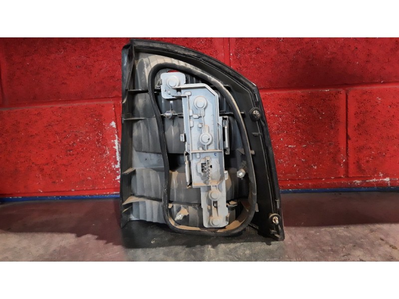 Recambio de piloto trasero izquierdo para opel vectra 2.0 dti 16v referencia OEM IAM    Recambio de piloto trasero izquierdo para opel vectra 2.0 dti 16v referencia OEM IAM