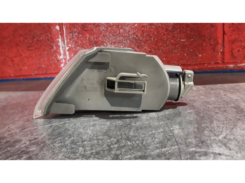 Recambio de piloto delan. derecho para citroen xantia 1.6i sx referencia OEM IAM    Recambio de piloto delan. derecho para citroen xantia 1.6i sx referencia OEM IAM