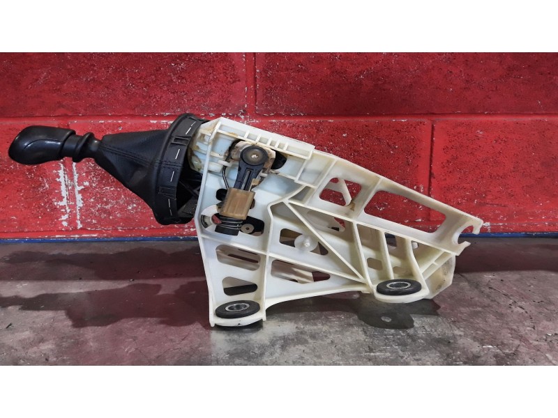 Recambio de palanca cambio para volkswagen caravelle corto 2.0 115 trendline referencia OEM IAM NOSIRGAS  