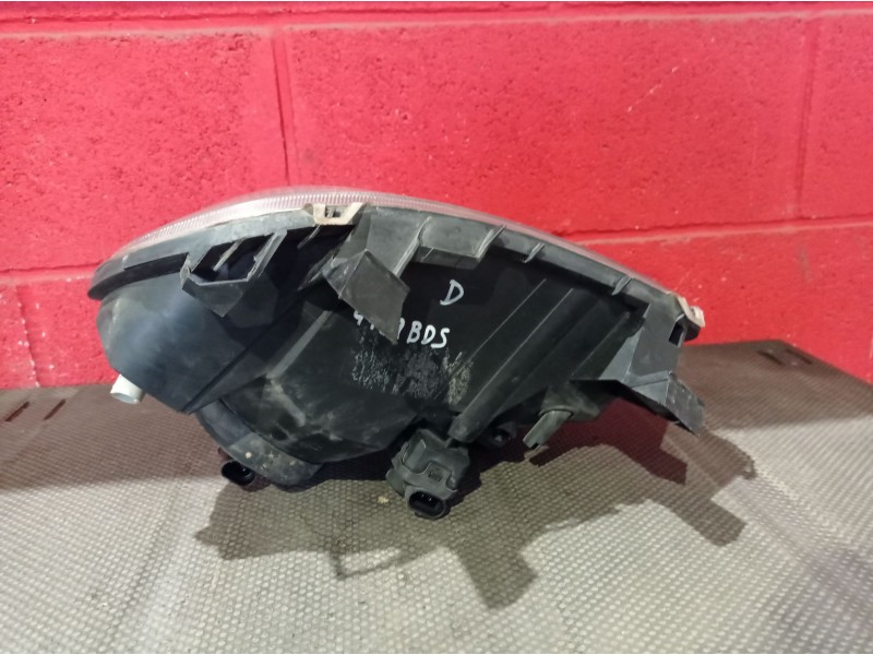 Recambio de faro derecho para renault clio 1.2 referencia OEM IAM   