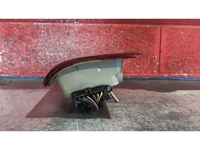 Recambio de piloto trasero derecho para ford fiesta courier  | 0.95 - ...  | 0.95 - ... referencia OEM IAM   