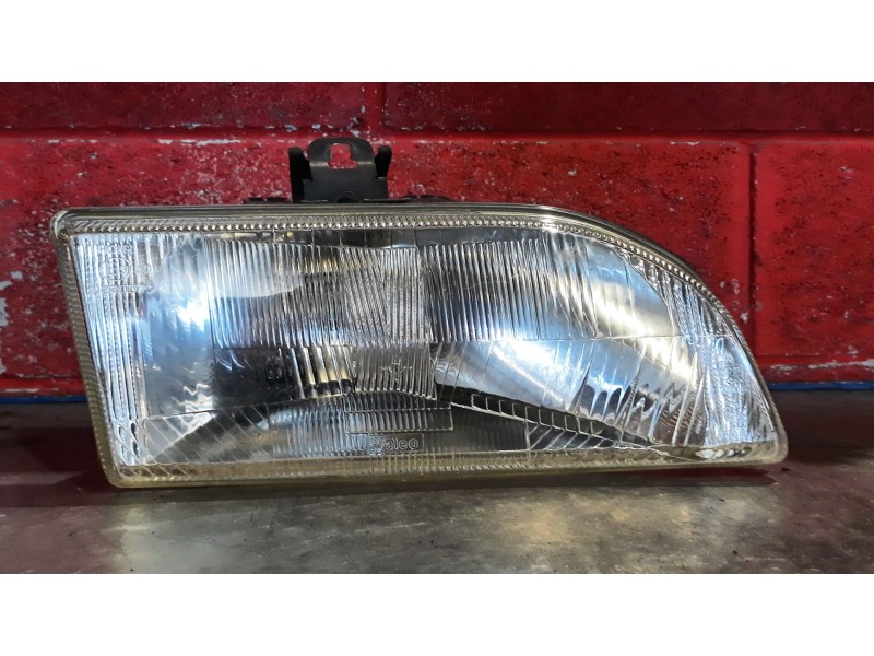Recambio de faro derecho para ford fiesta courier  | 0.95 - ...  | 0.95 - ... referencia OEM IAM   