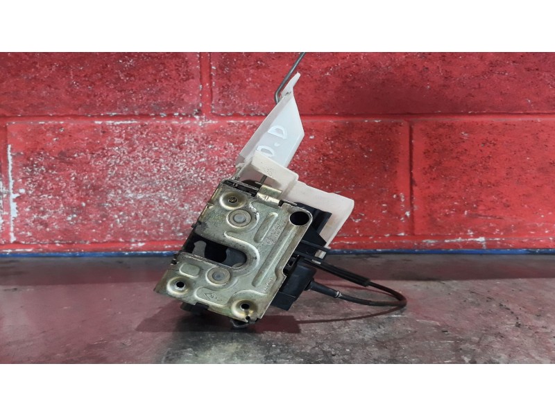 Recambio de cerra. puer. delantero derecha para renault clio 1.2 referencia OEM IAM   