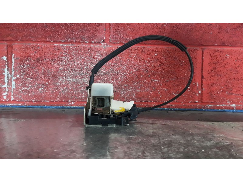 Recambio de cerra. puer. delantero izquierda para renault clio 1.2 referencia OEM IAM   