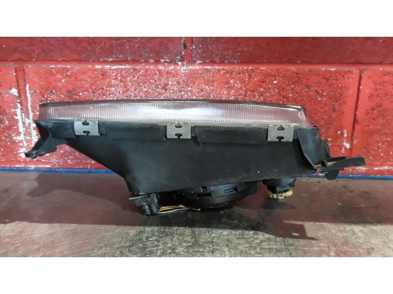 Recambio de faro izquierdo para volkswagen passat referencia OEM IAM   