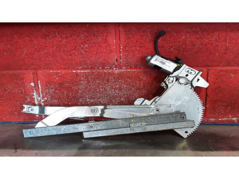 Recambio de elevalu. delan. izquierdo para volkswagen passat referencia OEM IAM   