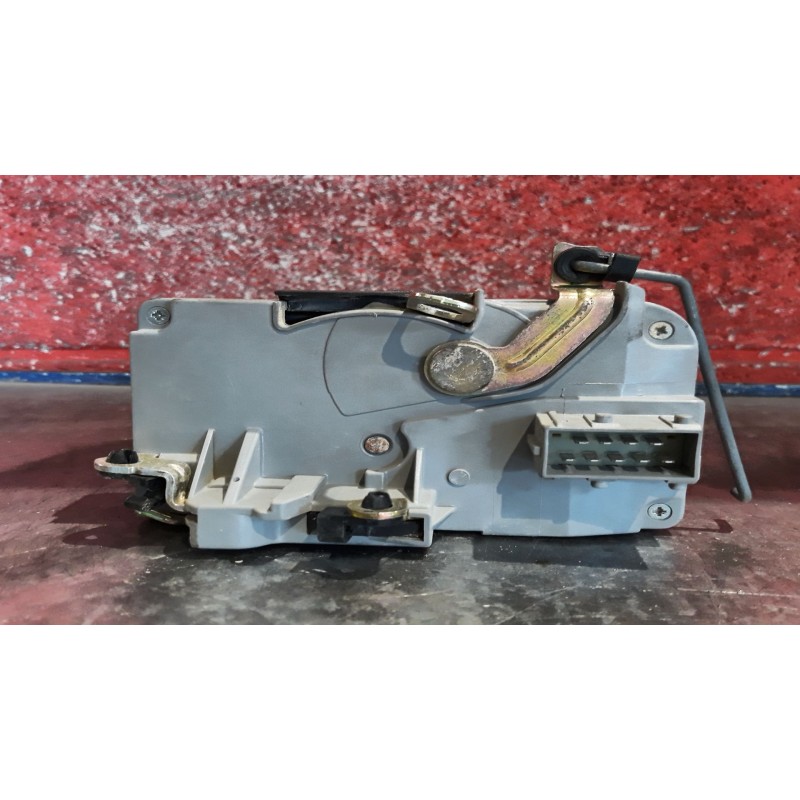 Recambio de cerra. puer. delantero derecha para peugeot 206 berlina 1.4 | 0.98 - ... 1.4 | 0.98 - ... referencia OEM IAM   