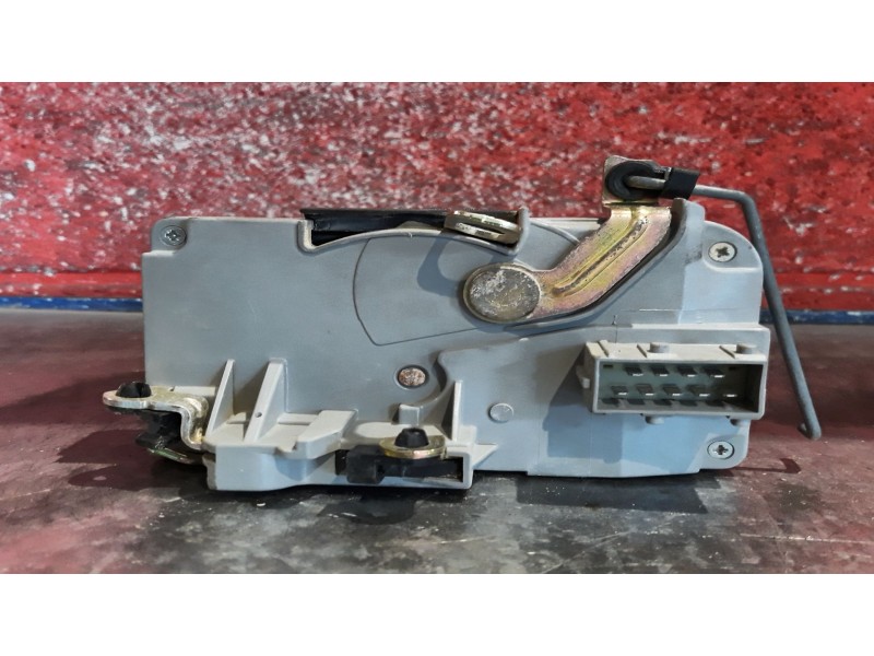 Recambio de cerra. puer. delantero derecha para peugeot 206 berlina 1.4 | 0.98 - ... 1.4 | 0.98 - ... referencia OEM IAM   