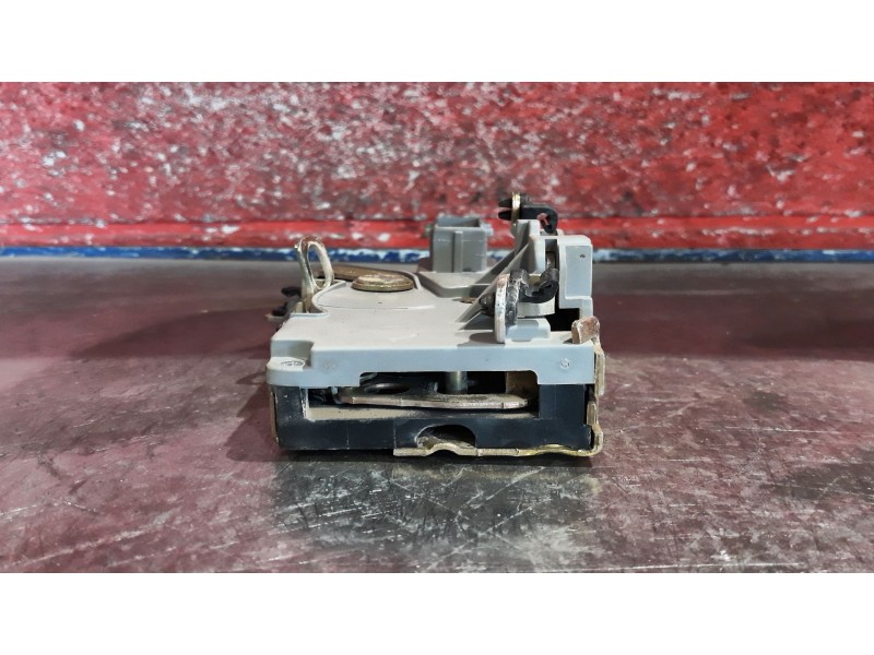 Recambio de cerra. puer. delantero derecha para peugeot 206 berlina 1.4 | 0.98 - ... 1.4 | 0.98 - ... referencia OEM IAM   