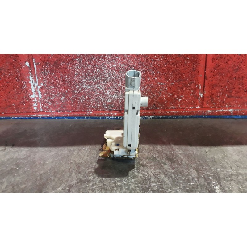 Recambio de cerra. puer. delantero derecha para nissan primera trav. (wp11) básico | 12.00 - ... básico | 12.00 - ... referencia