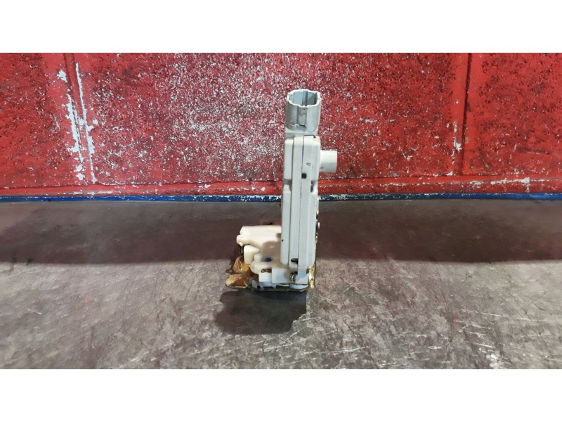 Recambio de cerra. puer. delantero derecha para nissan primera trav. (wp11) básico | 12.00 - ... básico | 12.00 - ... referencia