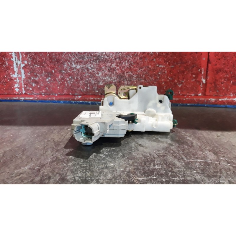 Recambio de cerra. puer. delantero derecha para nissan primera trav. (wp11) básico | 12.00 - ... básico | 12.00 - ... referencia