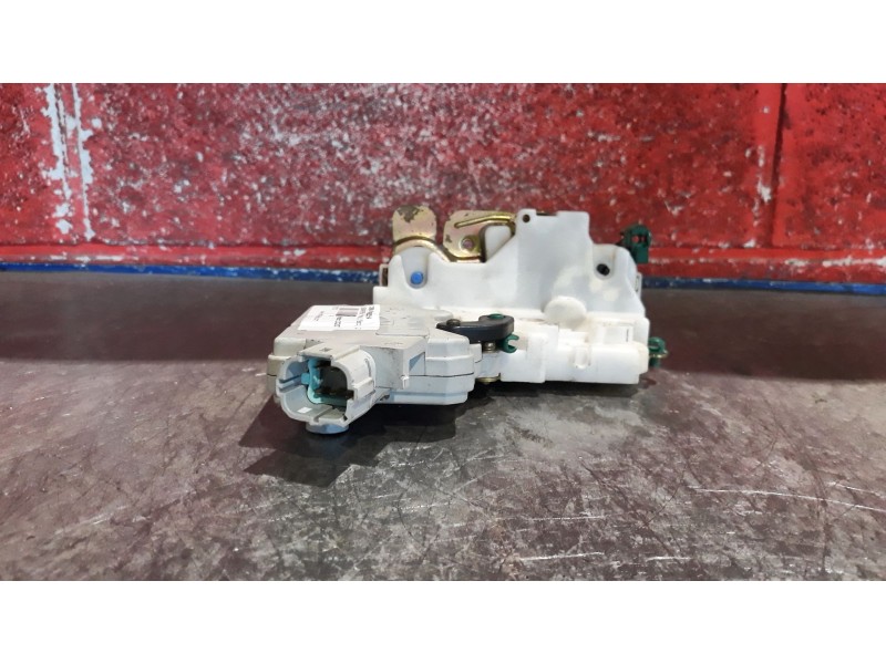 Recambio de cerra. puer. delantero derecha para nissan primera trav. (wp11) básico | 12.00 - ... básico | 12.00 - ... referencia