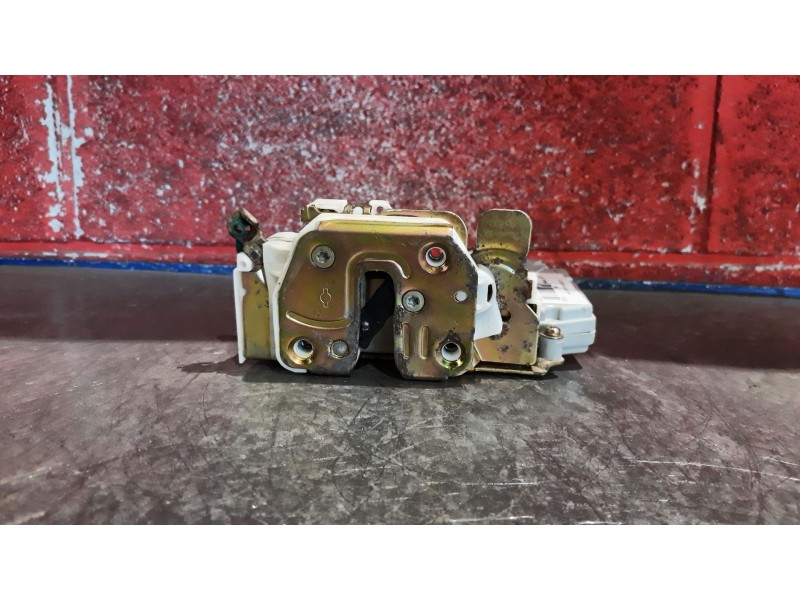 Recambio de cerra. puer. delantero derecha para nissan primera trav. (wp11) básico | 12.00 - ... básico | 12.00 - ... referencia