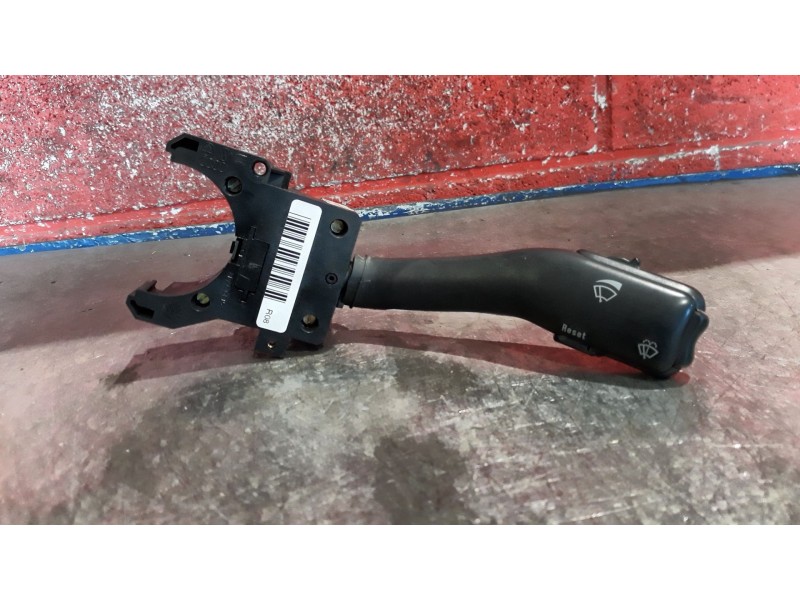 Recambio de mando limpia para audi a6 2.5 tdi referencia OEM IAM    Recambio de mando limpia para audi a6 2.5 tdi referencia OEM IAM